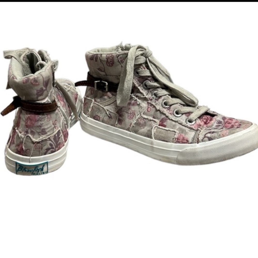 Entire shop buy 2 get 1 free. Blowfish Floral High Top Sneakers Size 7